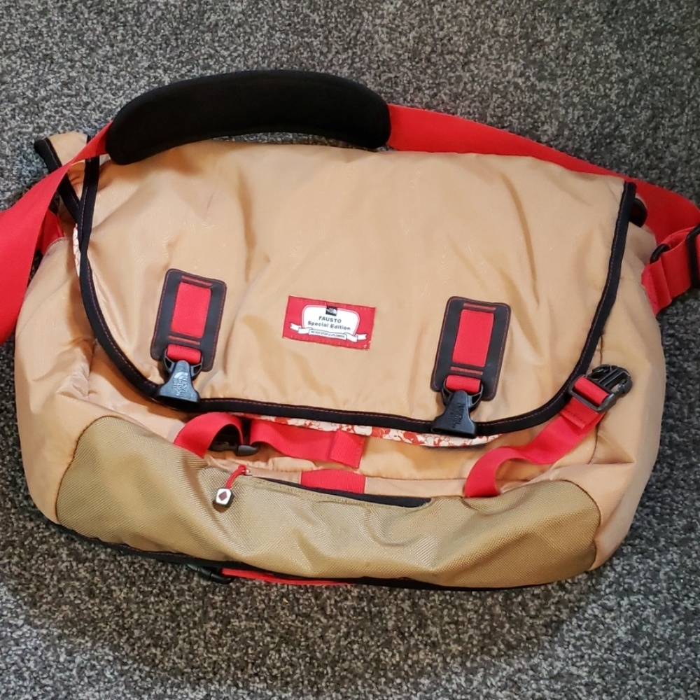 North Face Fausto special edition messenger